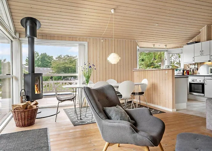 30545-odder-tvaeragervej-8-a * אודר